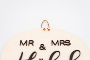 Herzboxx_Holzschild_Mr_and_Mrs_03